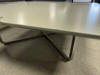 Freistil Rolf Benz Couchtisch 195 warmgrau ca. 79x79 Chrom