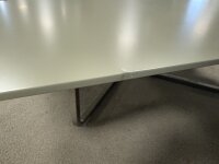 Freistil Rolf Benz Couchtisch 195 warmgrau ca. 79x79 Chrom