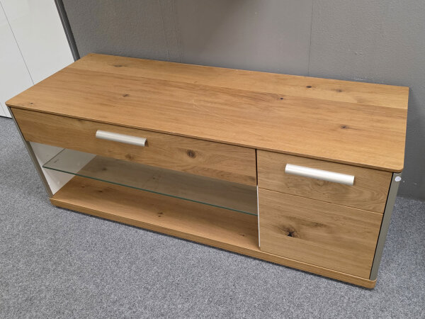 TV-Board Light Line 4 Balkeneiche furniert weiß lackiert