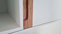 Hängevitrine LIGHT LINE 5 weiß matt Lack Design Front mit Eiche massiv hell